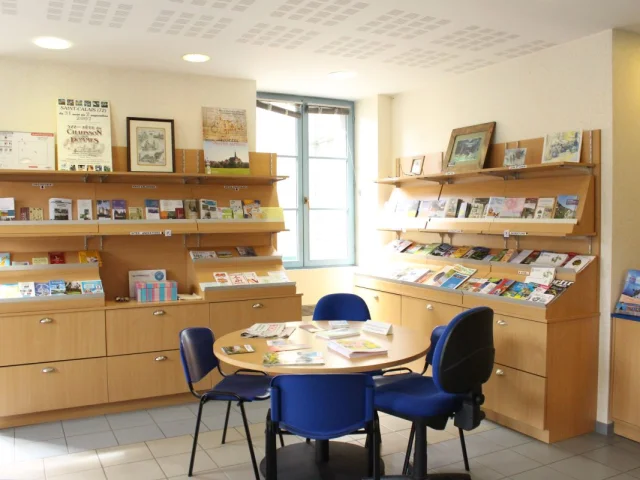 Toeristisch Kantoor Interieur 1200x800 1