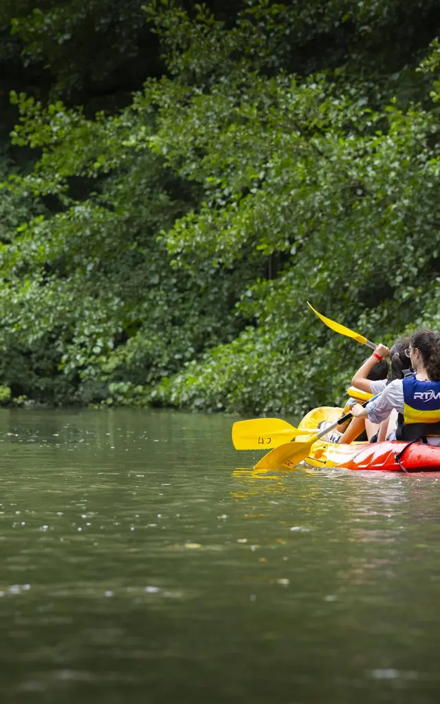 5 J Canoe Z9n2206