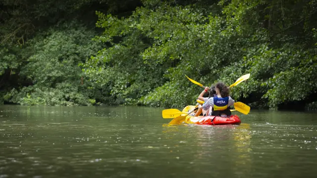5 J Canoe Z9n2206